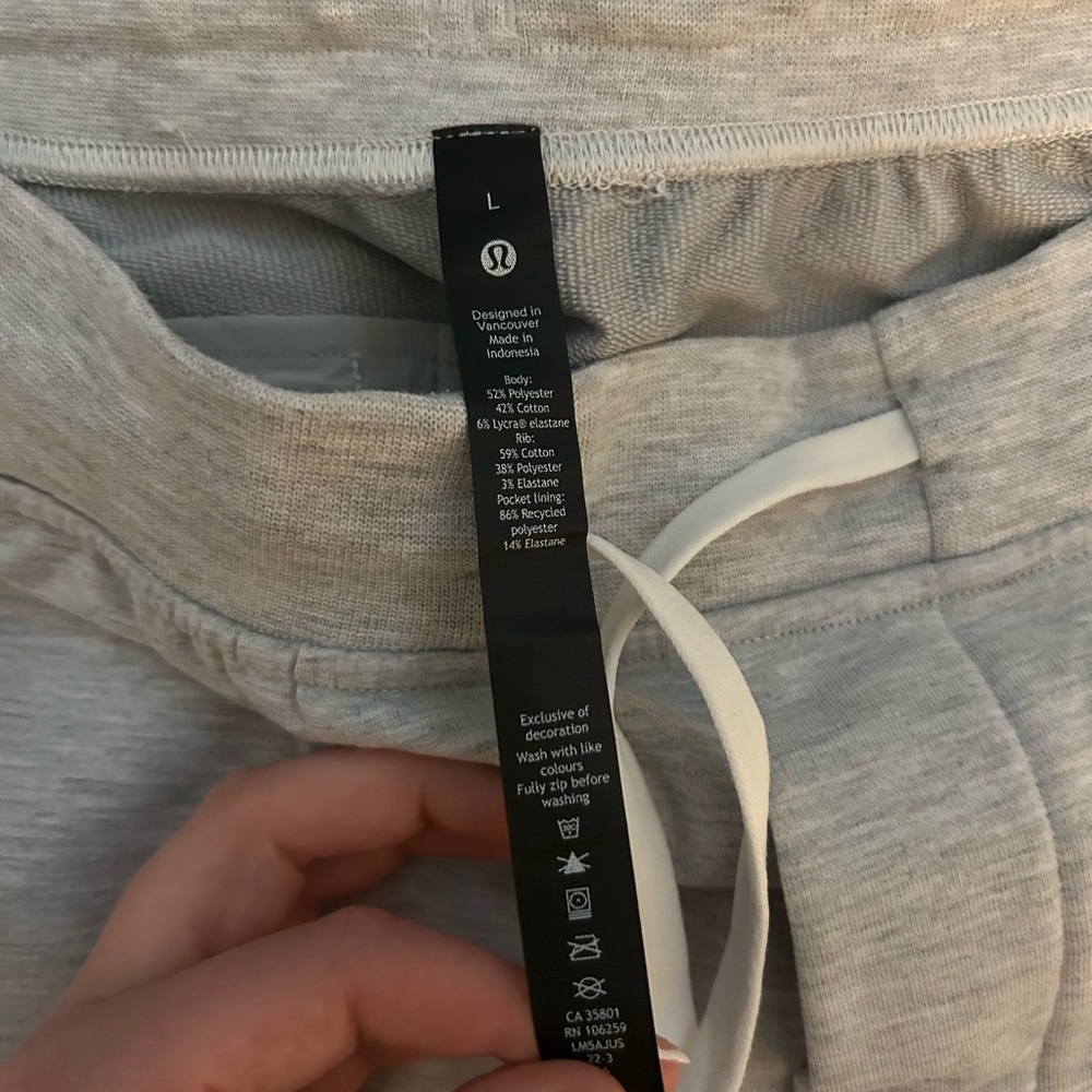 Lululemon men’s joggers - Picture 2 of 4
